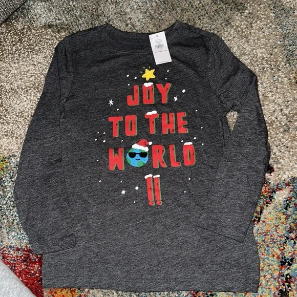 GAP, NWT OLD NAVY, & CARTER'S Three holiday tops and sweatshirts Uni Boys 5T 5 6 - Picture 4 of 5